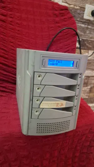 للبيع جهاز تخزين (NAS) // مستعمل// بحالة ممتازة