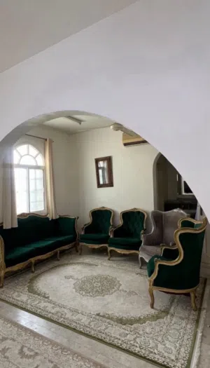 طقم كنب مكون من خمس كنبات