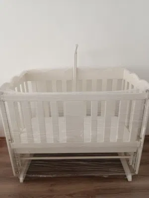 Baby Cradle with Mattress, Canopy & Bumper – Excellent Condition