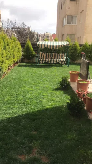 شقة للبيع . خلدا . ام السماق . داخلي 300 متر و خارجي 250 متر . خلف مدرسة المعارف
