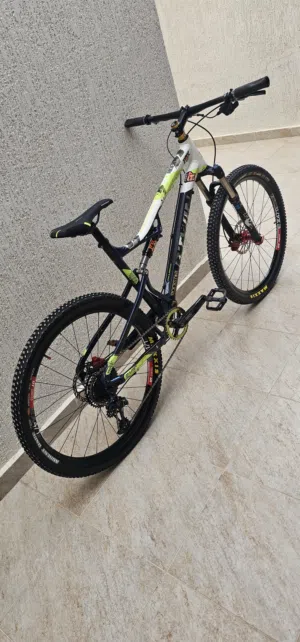 للبيع قاري B-TWIN ROCKRIDER 560S