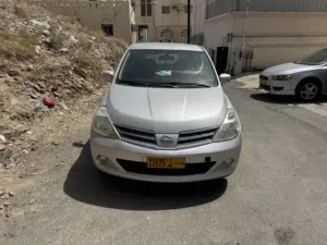 نيسان تيدا 2009 للبيع Nissan tiida 2009 2 محاور هاتشباك 4 راكب مع السائق