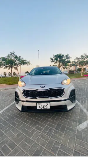 Kia Sportage model 2020 silver for daily rent 120 suv economyكيا سبورتاج فضي سيارة اقتصادية