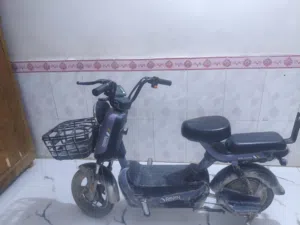 دراجه الشحن للبيع مع شاحن الدراجه ومع الفحص دراجه نضيفه بس انا ما منضفها وفقط بيها ستيرن بي فره قليل