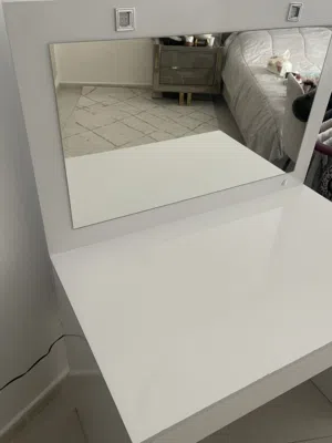 مرآه تزيين تسريحه مع طاوله