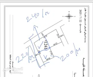 ارض للبيع بمساحة 1241 متر بثلات واجهات