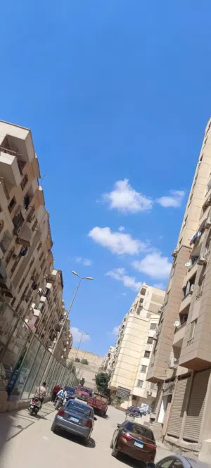 شقة للبيع لقطة بمدينة عباد الرحمن خلف نادي الصيد مباشرة على الطريق الدائري المعادي موقع مميز