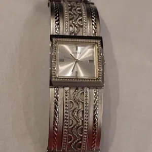 ساعات نسائيه