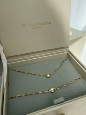 طقم Olivia Burton أصلي جديد نسائي عقد وأسوارة لون ذهبي مع لؤلؤة