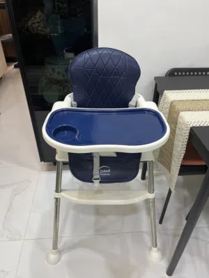 كرسي طعام مستعمل خفيف