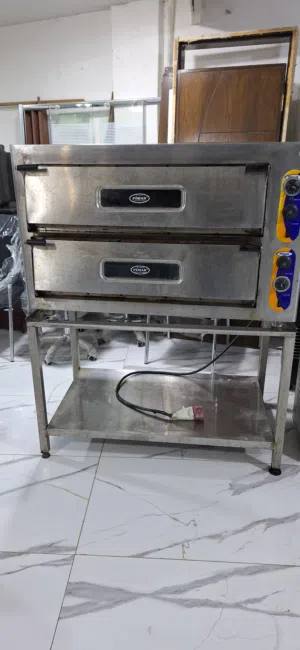 فرن كهربائي طبقتين 3فاز بحالة ممتازة حلويات او معجنات