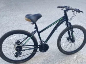بسكليت الماني نوع SCHWINN خالي من العيوب او المشاكل ونظيف واستعمال ثلاث مرات فقط ، السبب عدم الحاجه