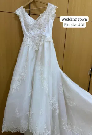 White Lace & Pearl Wedding Gown  Size S–M  Worn Once  Excellent Condition  Includes Veil