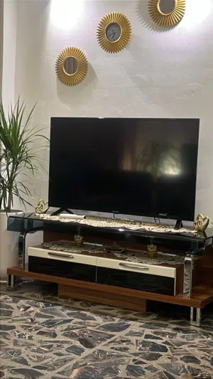 ميز تلفزيون نظيف