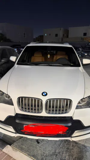 اكس 5 2009 مع لوحة ارقام ابوظبي فئة رابعة