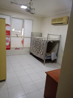 سكن مشترك شبابي للايجار بصناعيه العين(دوار الحراج)  علي 250