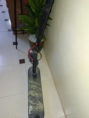 سكوتر كهربائي شبه جديد