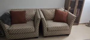 اريكة عدد اثنين هوم سنتر البيع لاعلى سعر وبمناسبة العيد مجانا فقط 100 درهم للاثنين