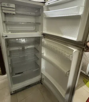 ثلاجة LG بابين للبيع