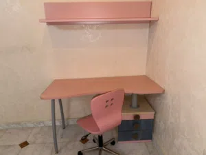 غرفة نوم بدون دولاب