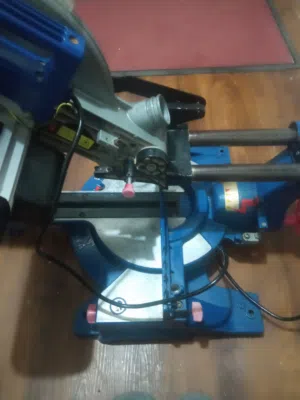 ماكينه قص الخشب والالمنيوم وعمل زاويه