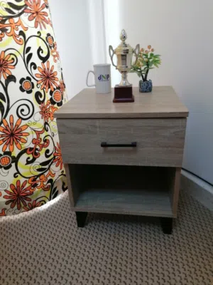 طاولة جانبية جديدة / العذيبة