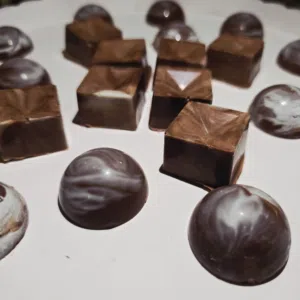 حلويات طازجة تصنع بكل الحب جميع المناسبات