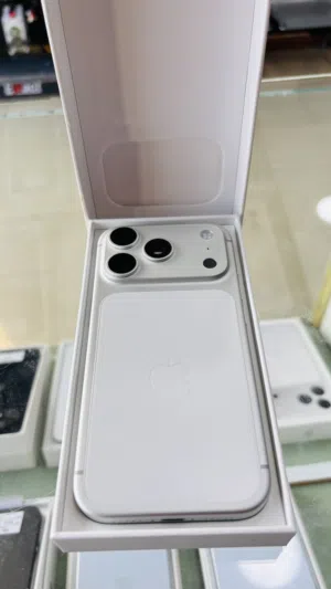 iPhone 17 Pro, 256gb Silver Arabic