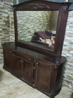 طاولة مدخل فخمه مع مراي كبيره بحالة جيده للبيع بسعر حرق