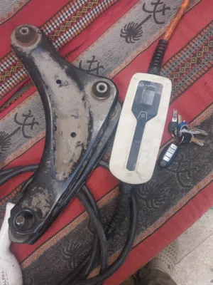 شاحن ألفا متغير ومفتاح ليف وكفات مستعملة اصليه