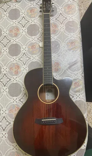 Tangle Wood. Model: TW4 E AVB. Electro-Acoustic Guitar, Autumn Vintage Burst (slightly used)