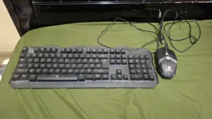 كيبورد و ماوس مستعمل للبيع حط سعرك وشيل