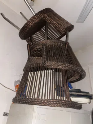 طاولة مع 2 كرسي