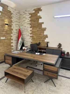 ميز مكتب في حالة جيدة