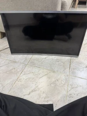 شاشه 32 ما معها ريموت و جيده جدا