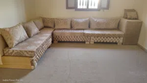 صالون للبيع