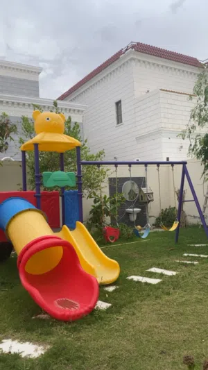 العاب أطفال كبير جدا مميزة ونضيفة استعمال قليل جدا الي له خاطر يتواصل معاي