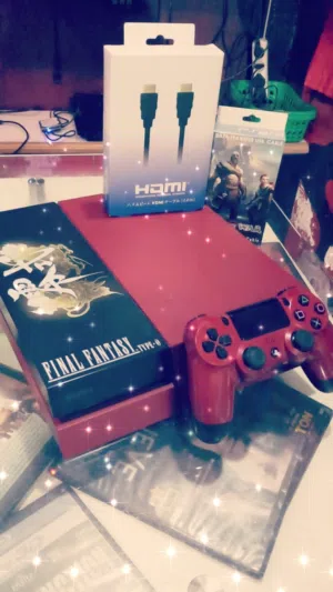 PlayStation4 R2 أوروبي مكفول +الألعاب