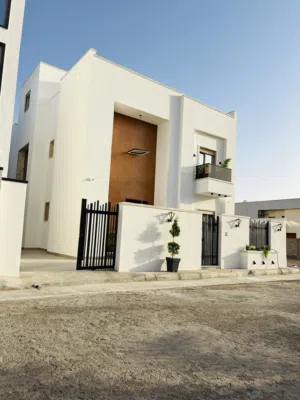 فيلا للبيع بنظام دبل هاي دورين خليجي وملحق عين زارة سدرة شارع ملكية مول موقع منظم لتوصل هاتف او وتسب