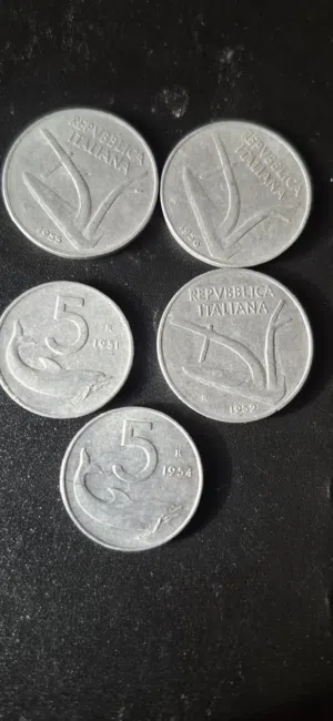 عملات إيطالي قديمه متنوعه عدد 48 للبيع بسعر 10 دنانير أردني للكل.