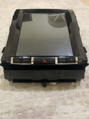 شاشه سيارة استيشن لاندكروزر للبيع