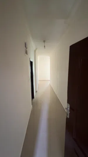 شقة فارغة في ابو نصير للبيع طابق ثالث