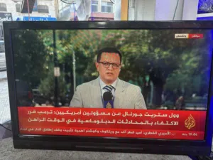 شاشة LED سمارت بحالة ممتازة