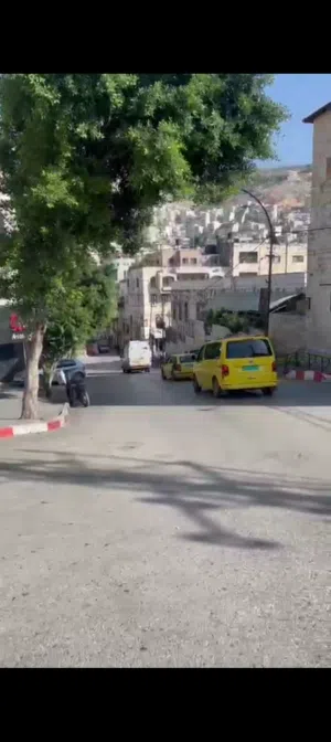 قطعة ارض مع محلات تجارية قسم منها مؤجر التصنيف تجاري الف تبعدعن دوار الشهداء 4 دقائق سيرا