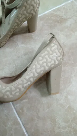 احذيه للبيع
