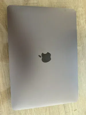 MacBook Pro 2018. 13inch. 512GB. 8GBram. جهاز نظيف وكاله فحص وين ما بدك بسعر 199دينار