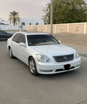 للبيع لكزس موديل 2005 لون ابيض من داخل بيج موتر نظيف صبغ وكالة قير مكينة وكالة فيها ملكية سبع شهور￼