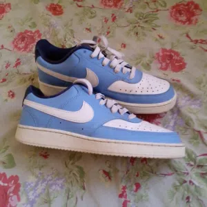 Nike Used shoes still in good quality also from the USA! size 39