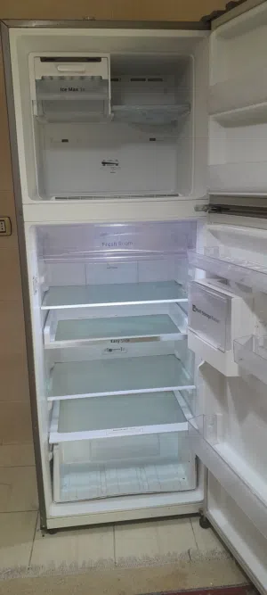 ثلاجة نوع سامسونج بحالة ممتازة