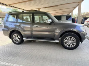 2019 Mitsubishi Pajero 3.8L V6  Black  90,000 km  Leather Seats & Full History